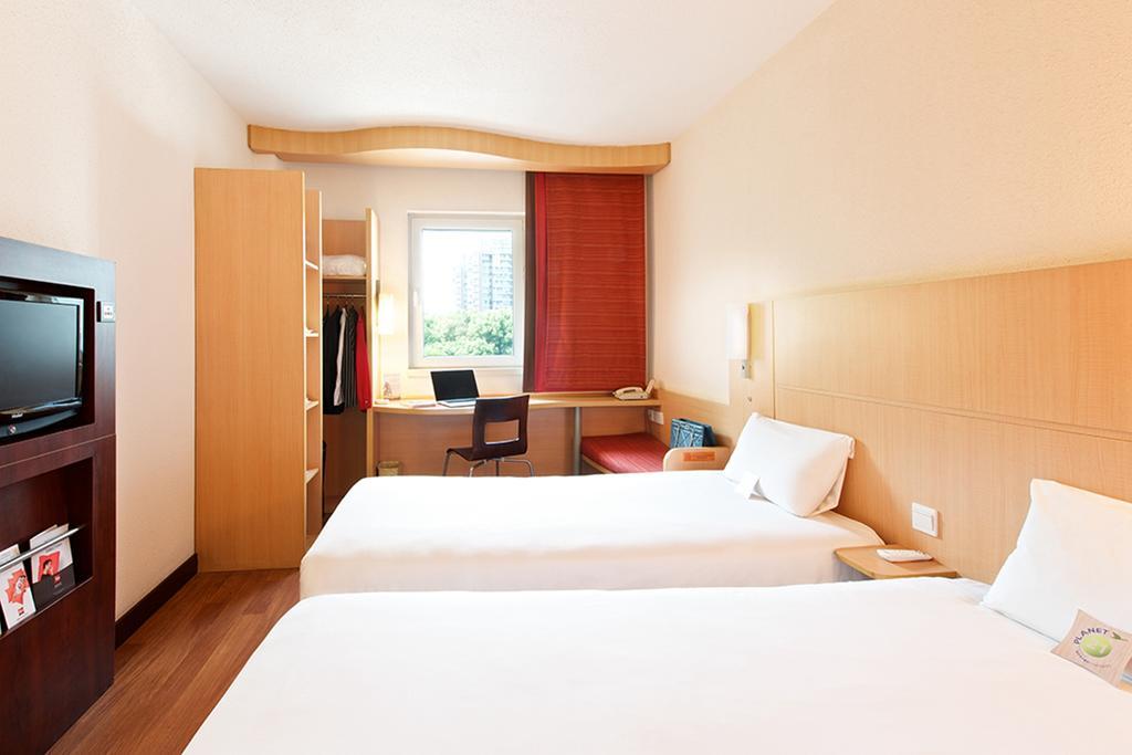 Ibis Leshan City Center Rum bild
