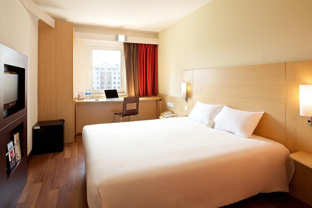 Ibis Leshan City Center Rum bild