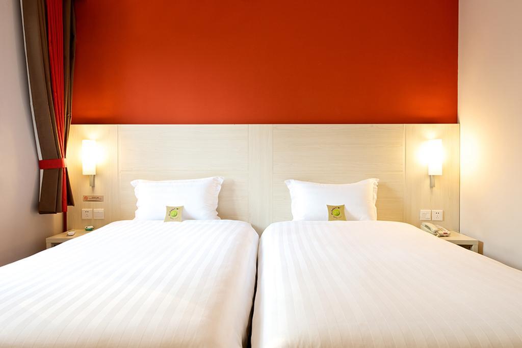 Ibis Leshan City Center Rum bild