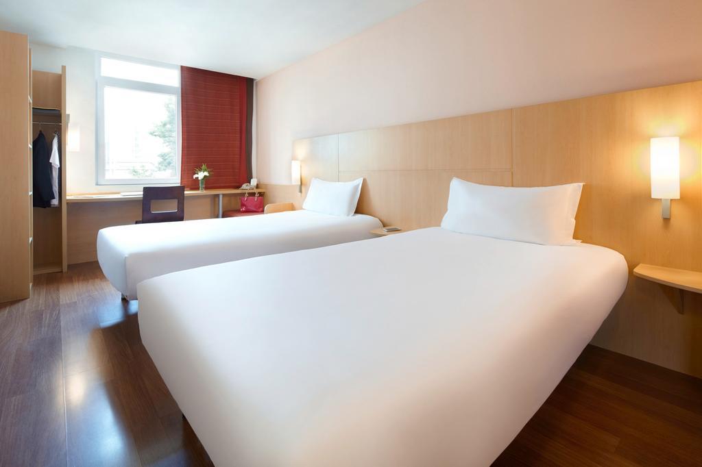Ibis Leshan City Center Exteriör bild