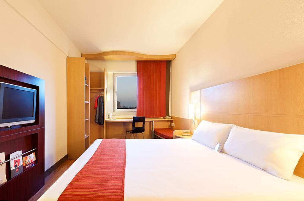 Ibis Leshan City Center Exteriör bild