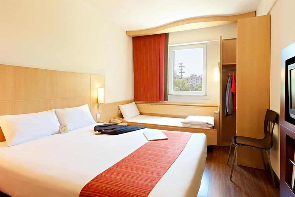 Ibis Leshan City Center Exteriör bild