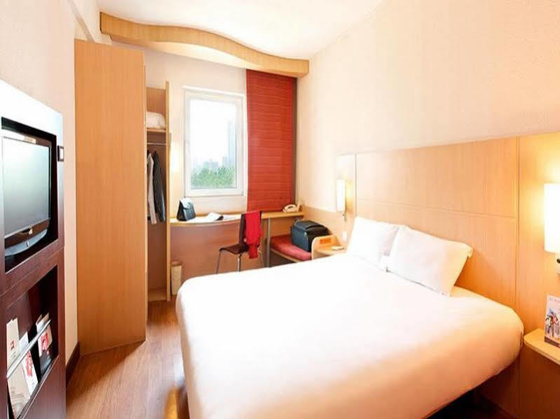 Ibis Leshan City Center Exteriör bild